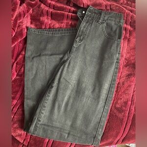 Super cute high waisted black jeans!!